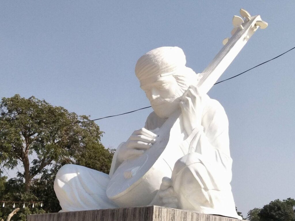 Statue von Shah Abdul Latif Bhittai